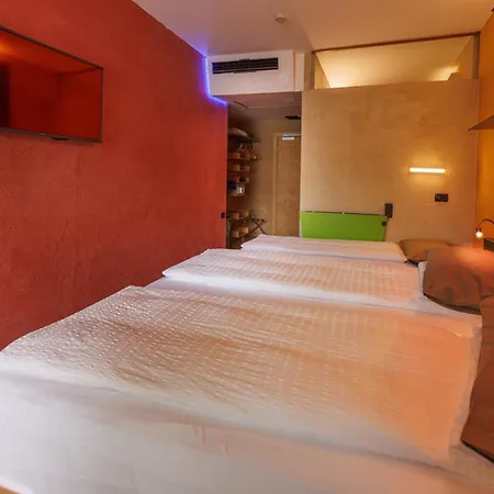 Ambienthotel Primaluna 호텔 말세진느