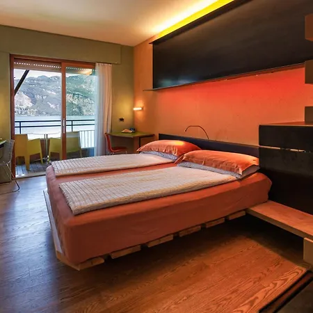 Ambienthotel Primaluna 호텔 말세진느